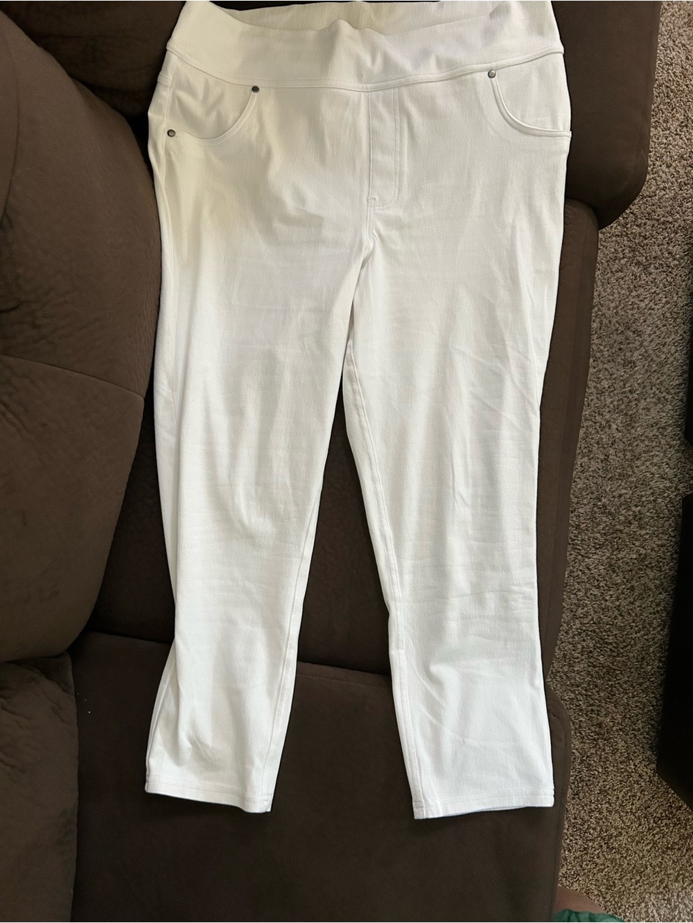 Utopia by Hue White Pull-On Ankle Jeans